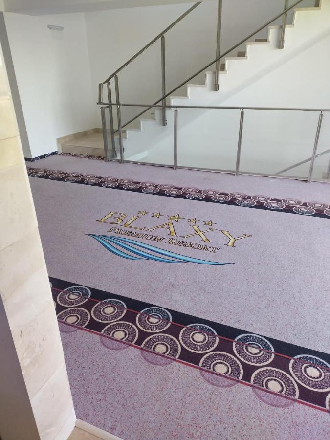 Blaxy Resort Stefi Cu Acces La Piscine Gratuit Douăzeci şi Trei August 외부 사진