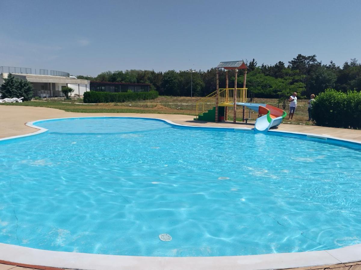 Blaxy Resort Stefi Cu Acces La Piscine Gratuit Douăzeci şi Trei August 외부 사진