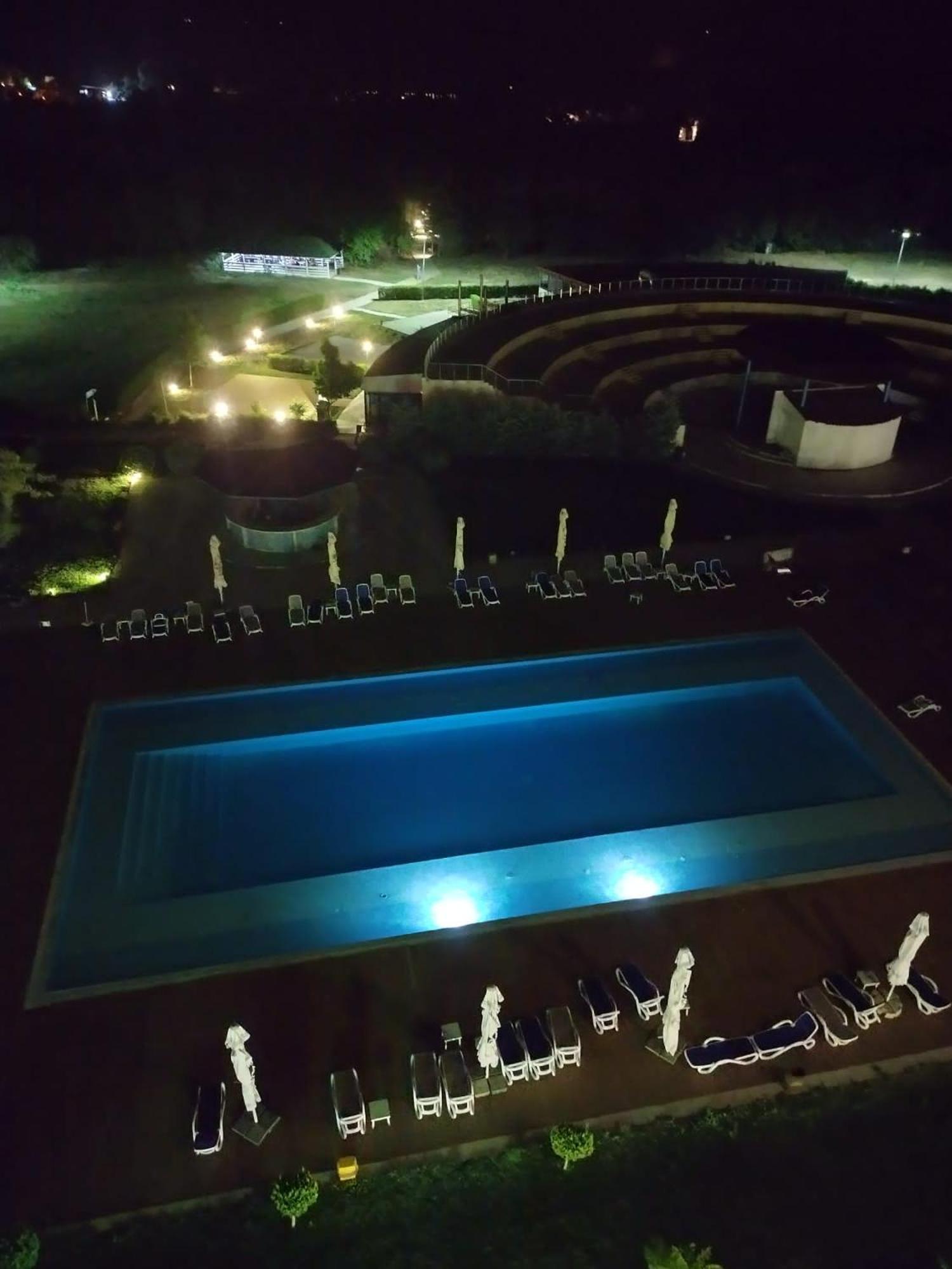 Blaxy Resort Stefi Cu Acces La Piscine Gratuit Douăzeci şi Trei August 외부 사진